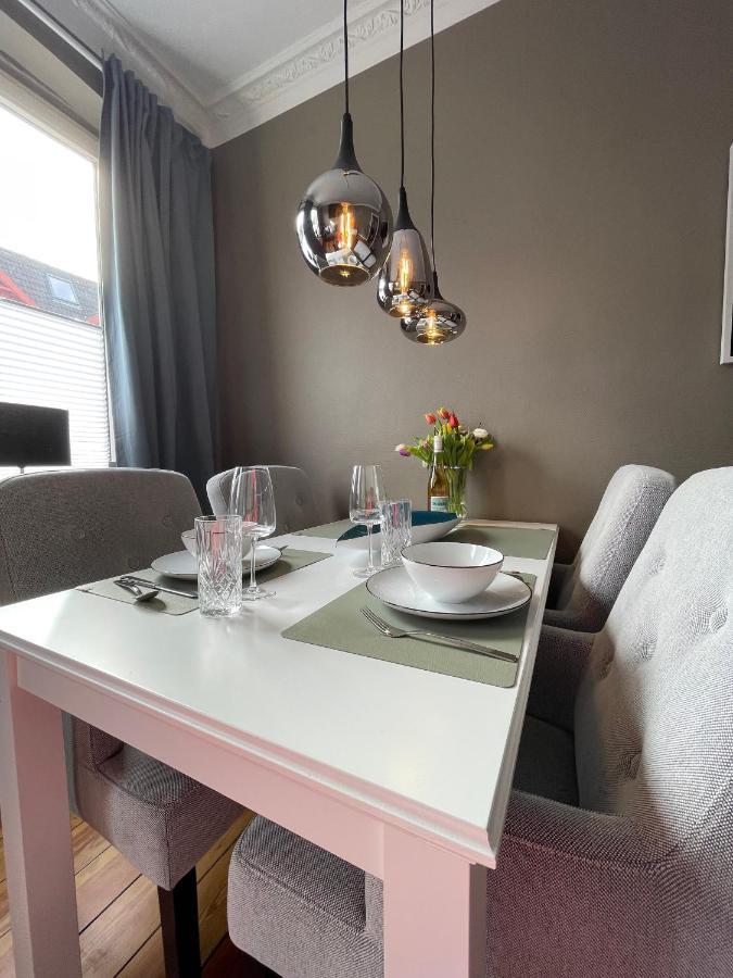 Apartamento Altbaucharme Deluxe Mit Balkon In Zentraler Lage Kiel Exterior foto